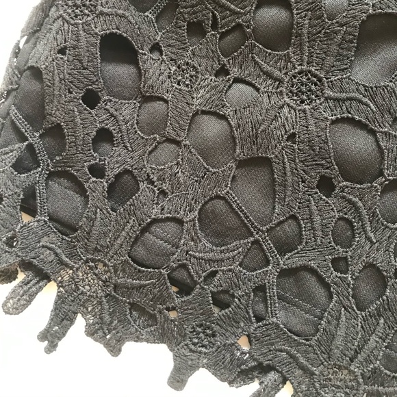 Lace/crochet black mini skirt - Picture 4 of 4